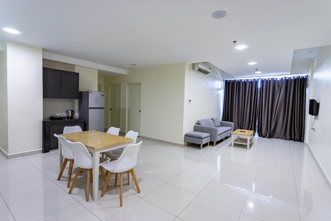 Emart Hotel Miri Exterior photo