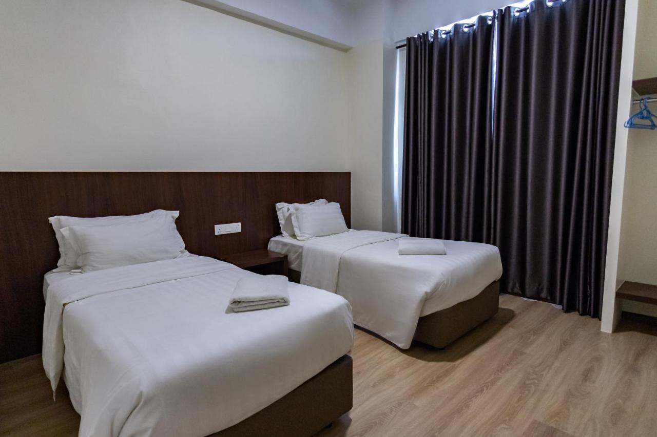 Emart Hotel Miri Exterior photo
