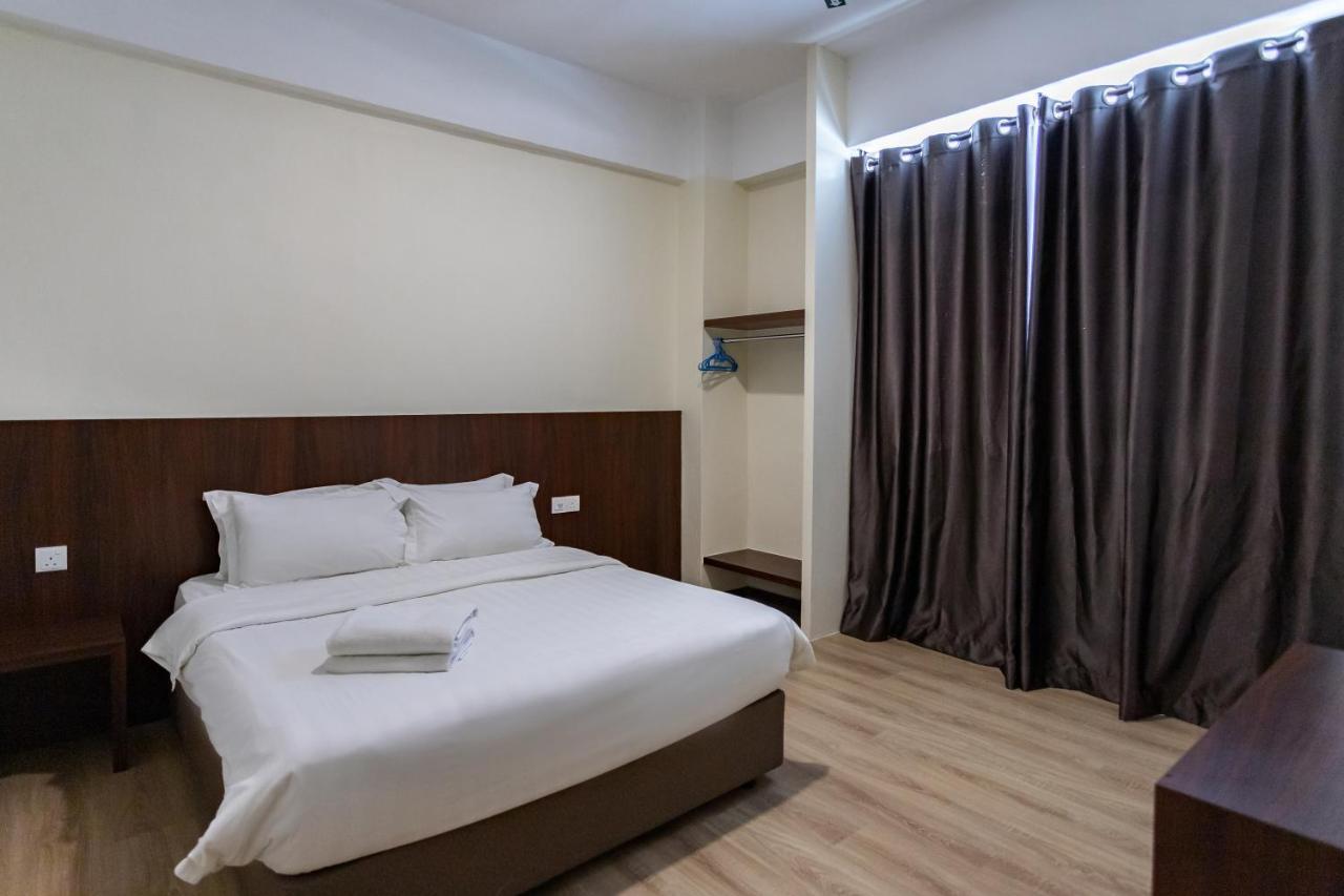 Emart Hotel Miri Exterior photo